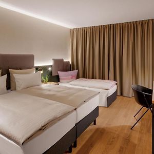 Zimmer mit Kingsize-Bett