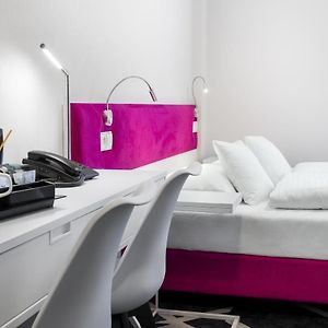 Zimmer mit Kingsize-Bett