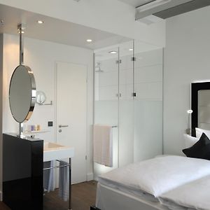 Zimmer mit Kingsize-Bett
