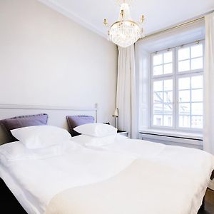 Zimmer mit Kingsize-Bett