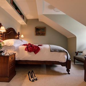 Zimmer mit Kingsize-Bett