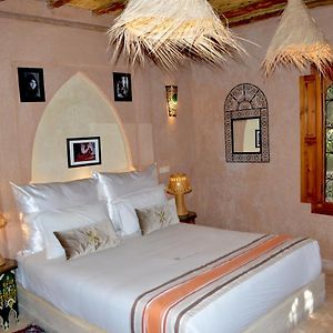 Zimmer mit Kingsize-Bett