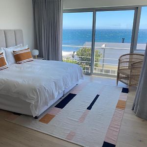 Zimmer mit Kingsize-Bett