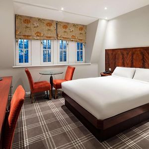 Zimmer mit Kingsize-Bett