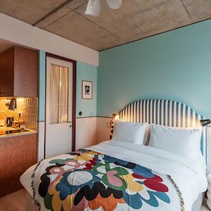 Zimmer mit Kingsize-Bett