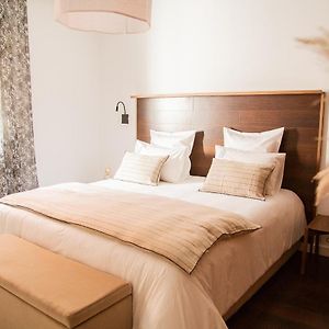 Zimmer mit Kingsize-Bett