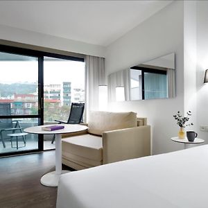 Zimmer mit Kingsize-Bett