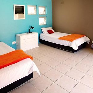 Zimmer mit zwei Einzelbetten