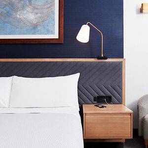 Standard Zimmer mit Kingsize-Bett