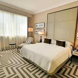 Zimmer mit Kingsize-Bett
