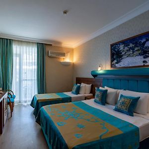 Zimmer mit Kingsize-Bett