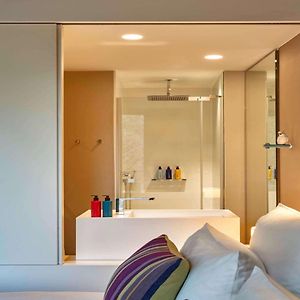 Zimmer mit Kingsize-Bett