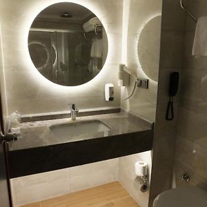 Standard Zimmer mit Kingsize-Bett