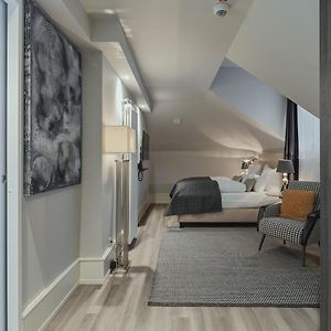 Standard Zimmer mit Kingsize-Bett