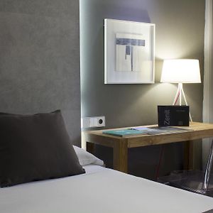 Zimmer mit Kingsize-Bett