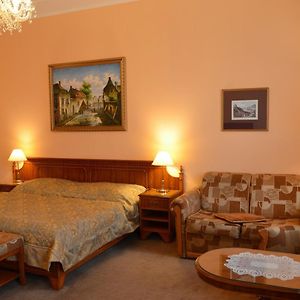 Großes Zimmer