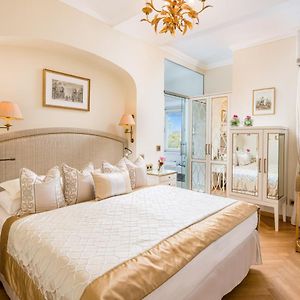 Deluxe Zimmer mit Kingsize-Bett
