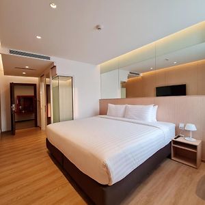 Zimmer mit Kingsize-Bett