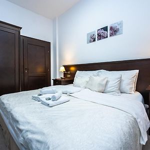 Standard Zimmer mit Kingsize-Bett