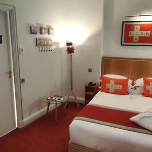Zimmer mit Queensize-Bett im Erdgeschoss