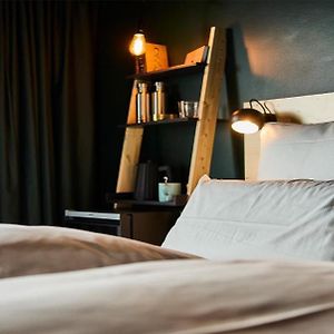 Zimmer mit Kingsize-Bett