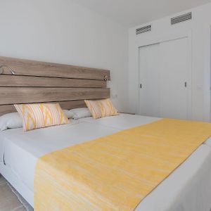 Zimmer mit Kingsize-Bett