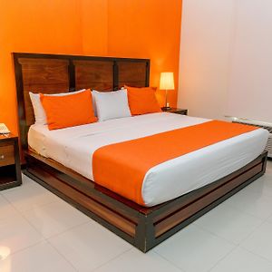 Zimmer mit Kingsize-Bett für Gäste mit Behinderungen