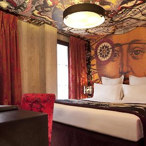 Zimmer mit Kingsize-Bett