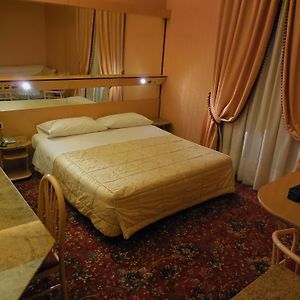 Zimmer mit Queensize-Bett