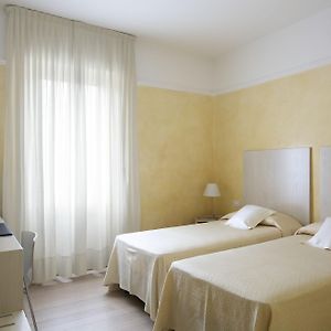 Zimmer mit zwei Einzelbetten