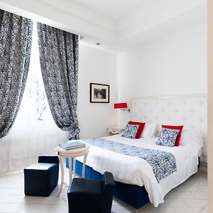 Deluxe Zimmer mit Kingsize-Bett