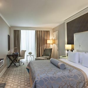 Eck-Zimmer mit Queensize-Bett