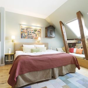 Zimmer mit Kingsize-Bett