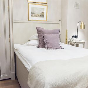 Zimmer mit Kingsize-Bett