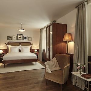 Zimmer mit Kingsize-Bett