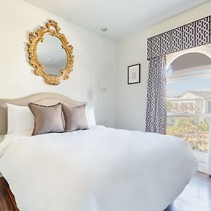 Großzügiges Zimmer mit Queensize-Bett
