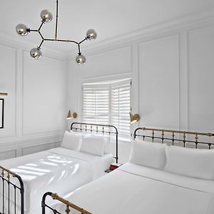 Standard Zimmer mit Kingsize-Bett