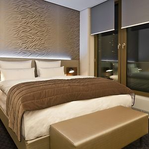 Standard Zimmer mit Kingsize-Bett