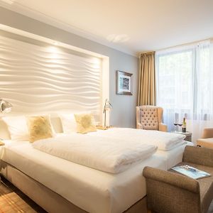 Standard Zimmer mit Kingsize-Bett