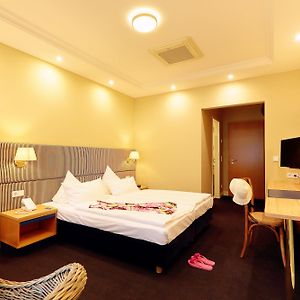 Standard Zimmer mit Kingsize-Bett