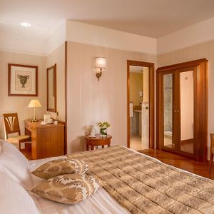 Deluxe Zimmer mit Kingsize-Bett