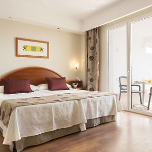 Zimmer mit Kingsize-Bett
