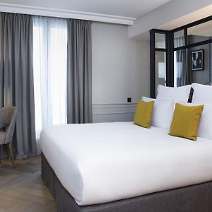 Gemütliches Zimmer mit Kingsize-Bett