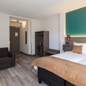 Familien-Zimmer mit zwei Einzelbetten