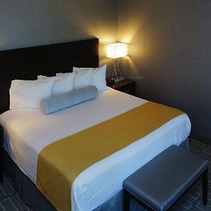 Suite mit Kingsize-Bett für Gäste mit Behinderungen