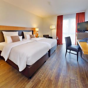 Zimmer mit zwei Einzelbetten