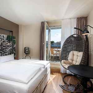 Standard Plus Zimmer mit Kingsize-Bett