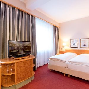 Standard Zimmer mit Kingsize-Bett