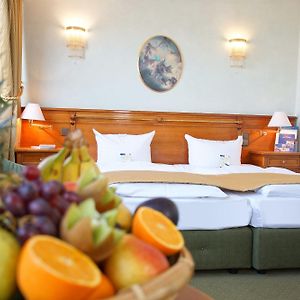 Palace Zimmer