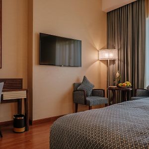 Deluxe Zimmer mit Kingsize-Bett und mit Yachthafenblick